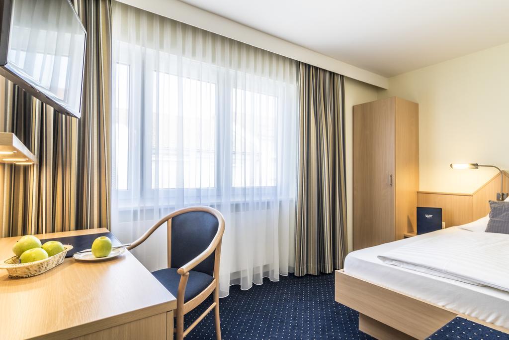 ריינפלדן Hotel Garni Oberrhein מראה חיצוני תמונה
