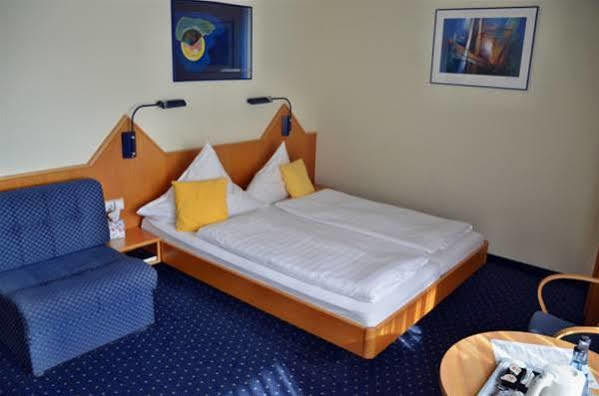ריינפלדן Hotel Garni Oberrhein מראה חיצוני תמונה