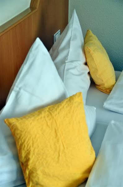 ריינפלדן Hotel Garni Oberrhein מראה חיצוני תמונה